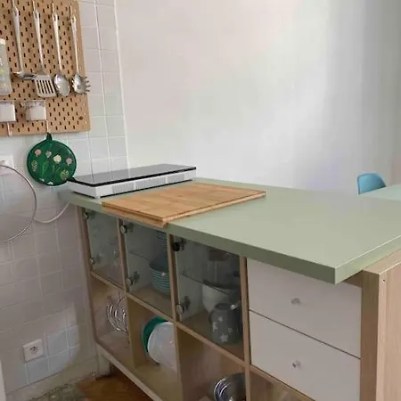 Apartment 6 Pers Forville